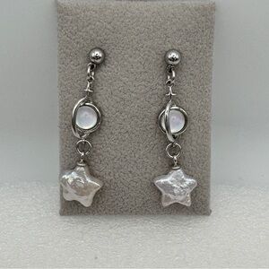 Reposhing authenticate fresh water star pearl with S925 post